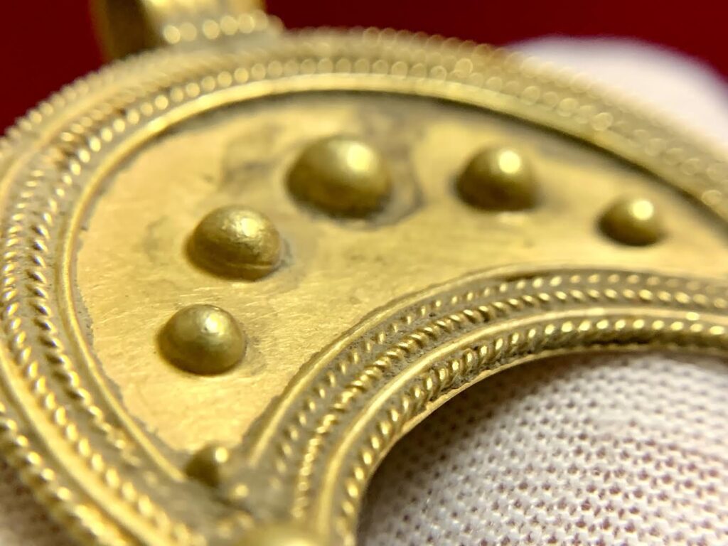 Ancient roman gold pendant