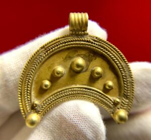 Roman gold moon pendant