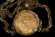 1516-1598 Seville 4 escudos coin pendant in 18K gold