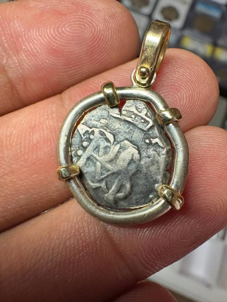 1600s pendant spanish silver shipwreck treasure