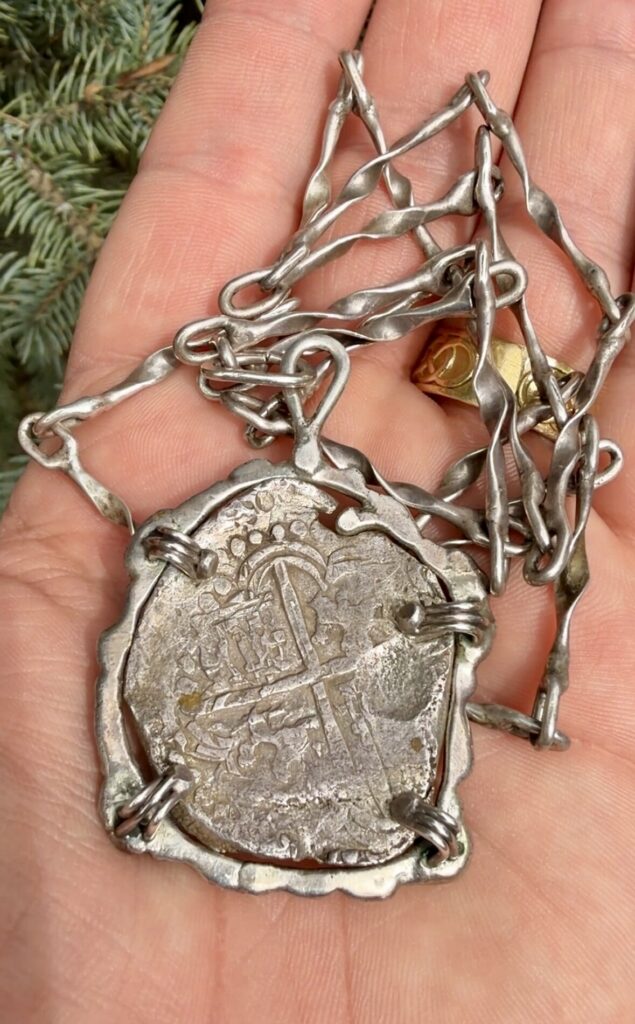 1620-1660 Potosi 8 Reales with heavy silver chain and bezel - Shipwreck coin