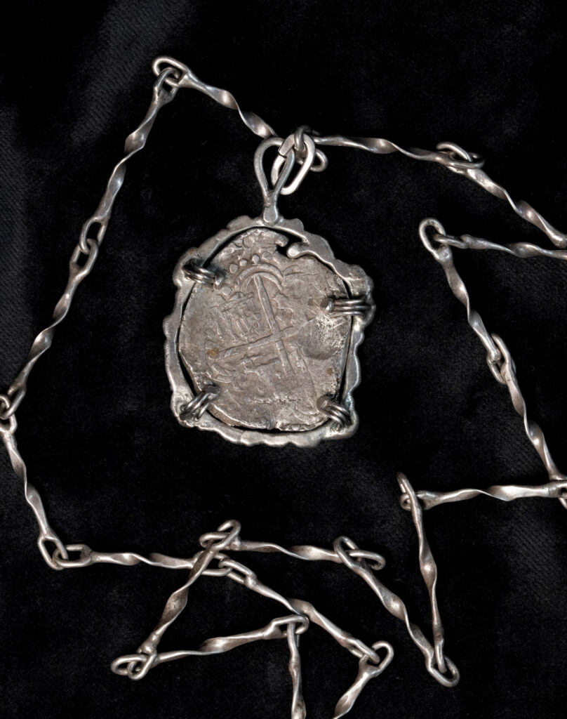 1620-1660 Potosi 8 Reales with heavy silver chain and bezel - Shipwreck coin